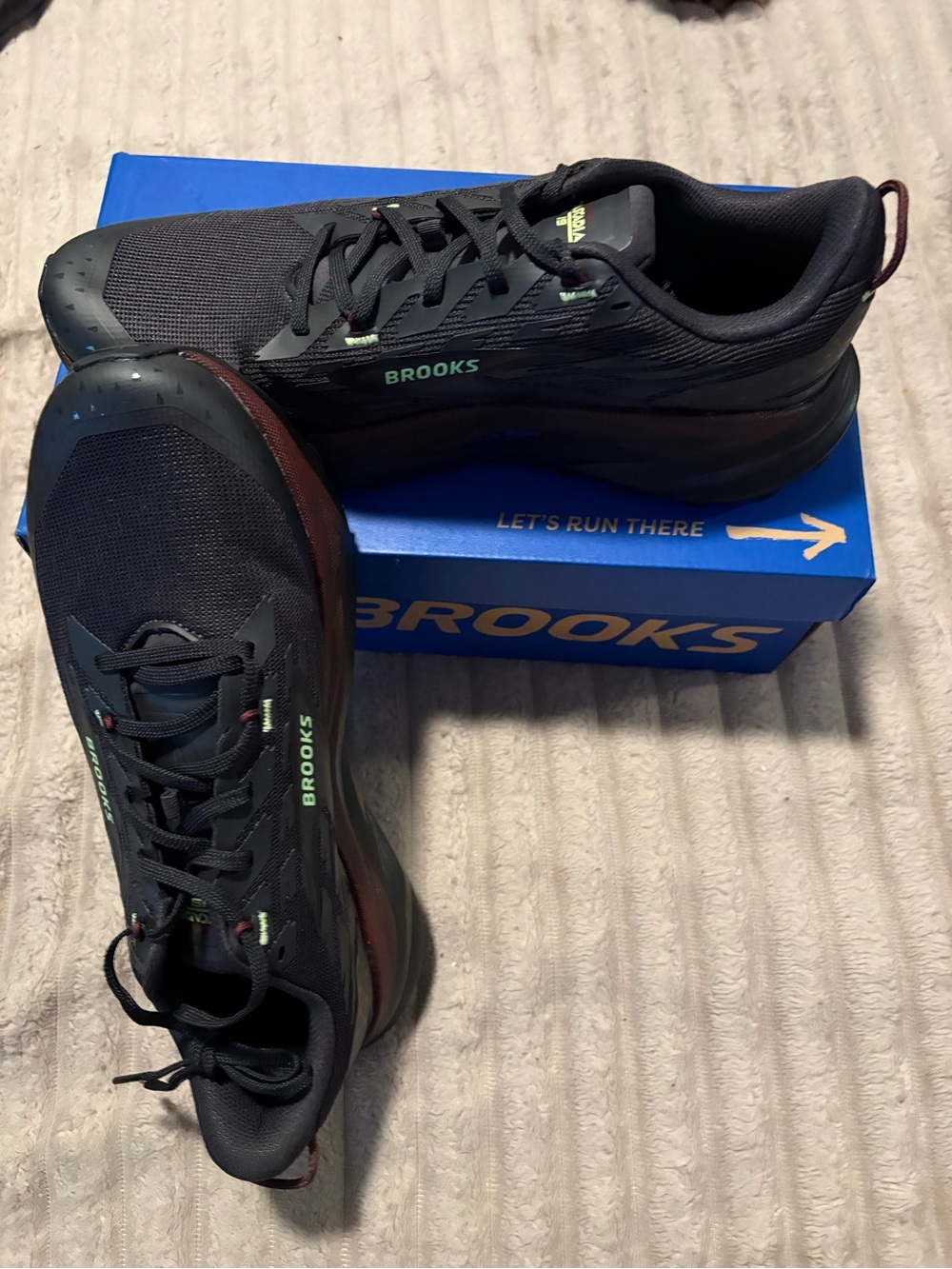 Brooks Black Running Shoes with Mint Branding and Brown BNWT men’s size 9.5.